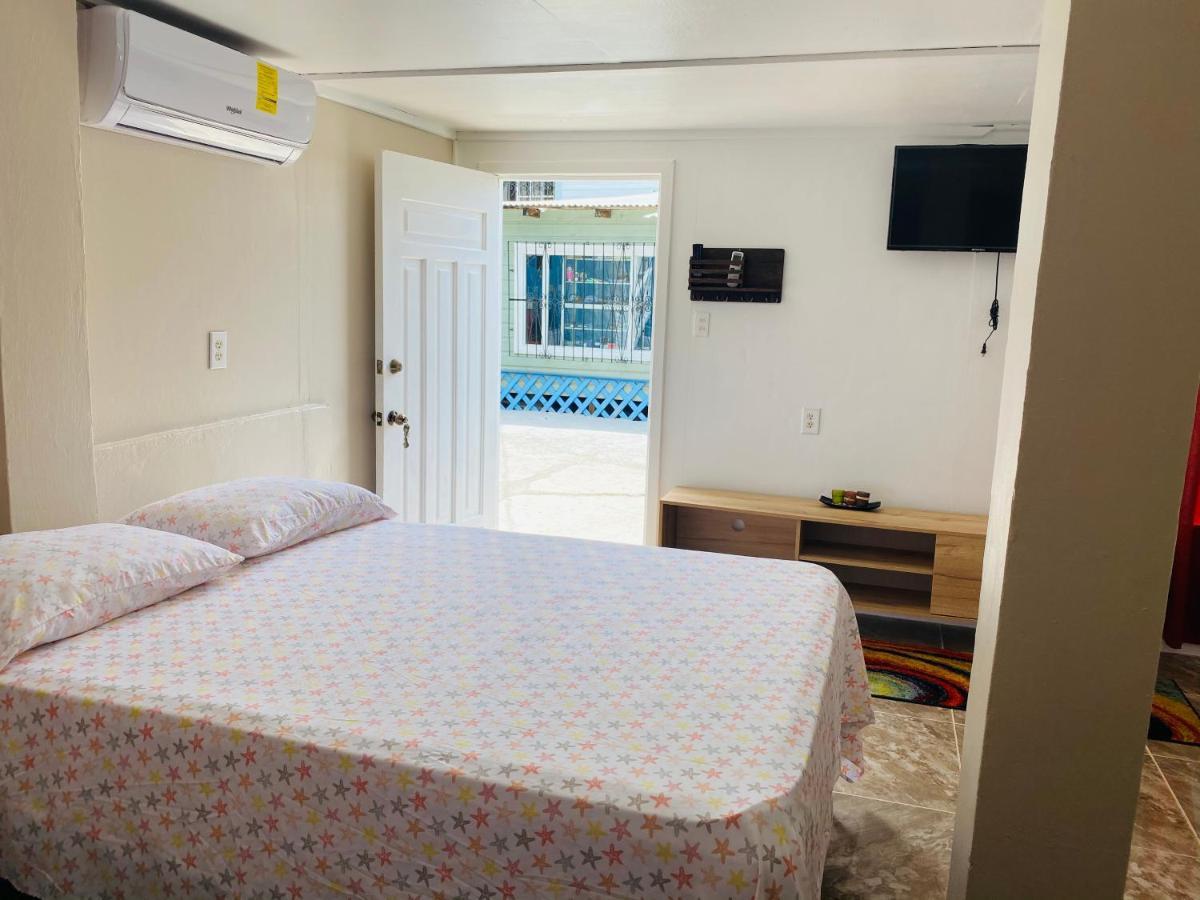 Blue Sky Rentals Utila Εξωτερικό φωτογραφία